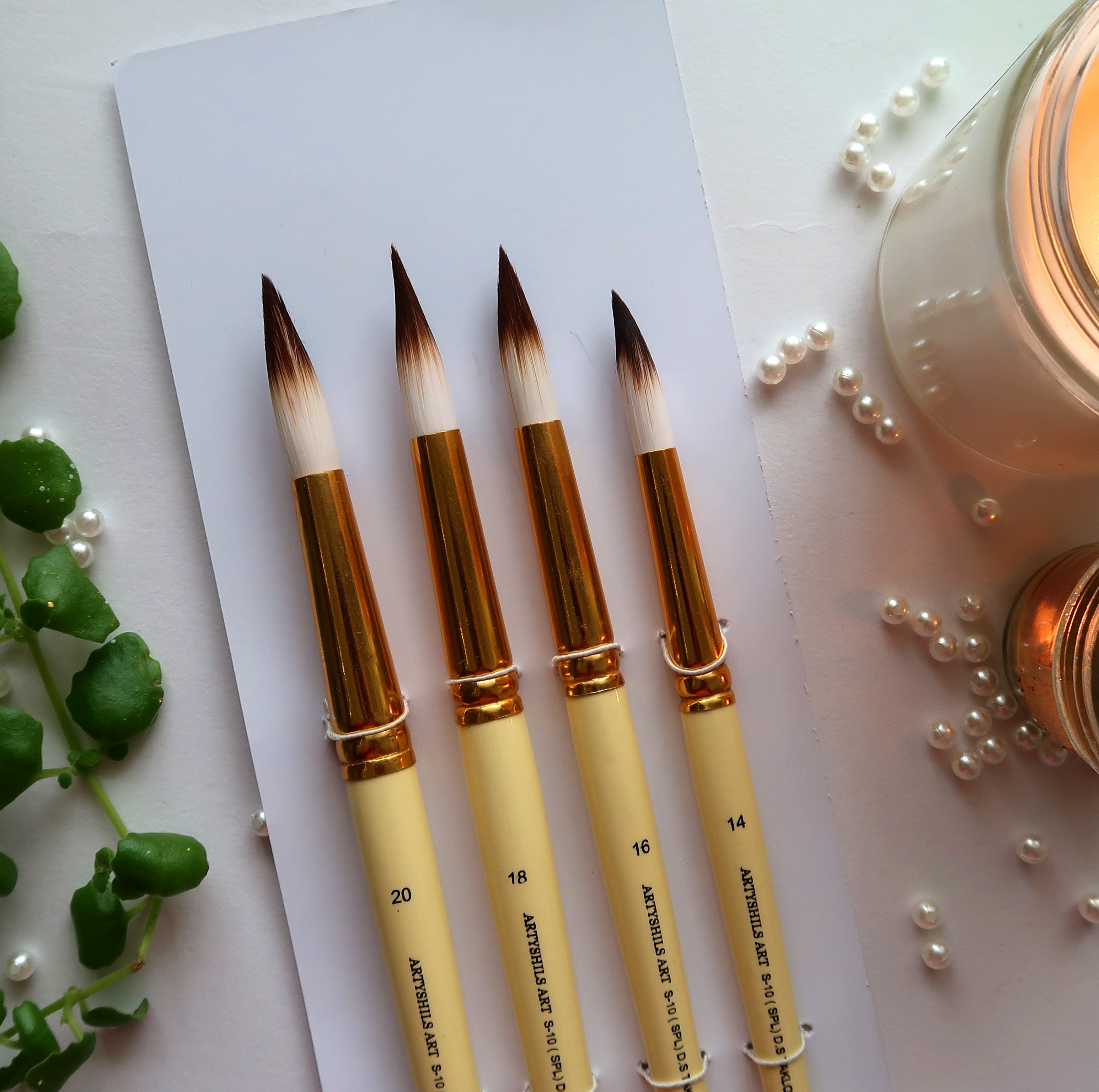 * VERSION 4 * Round PLUS SIZE synthetic hair brushes for painting