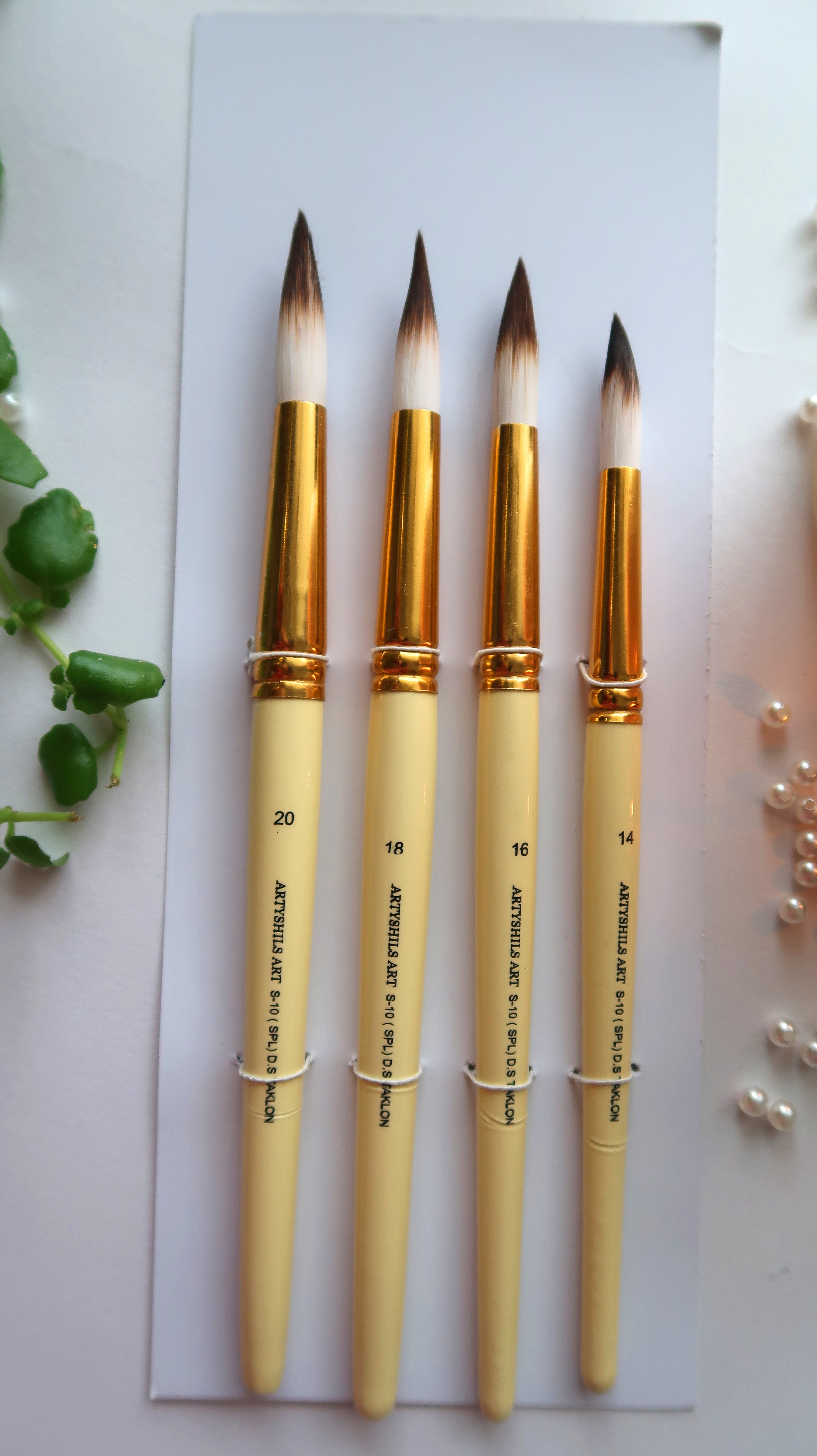 * VERSION 4 * Round PLUS SIZE synthetic hair brushes for painting