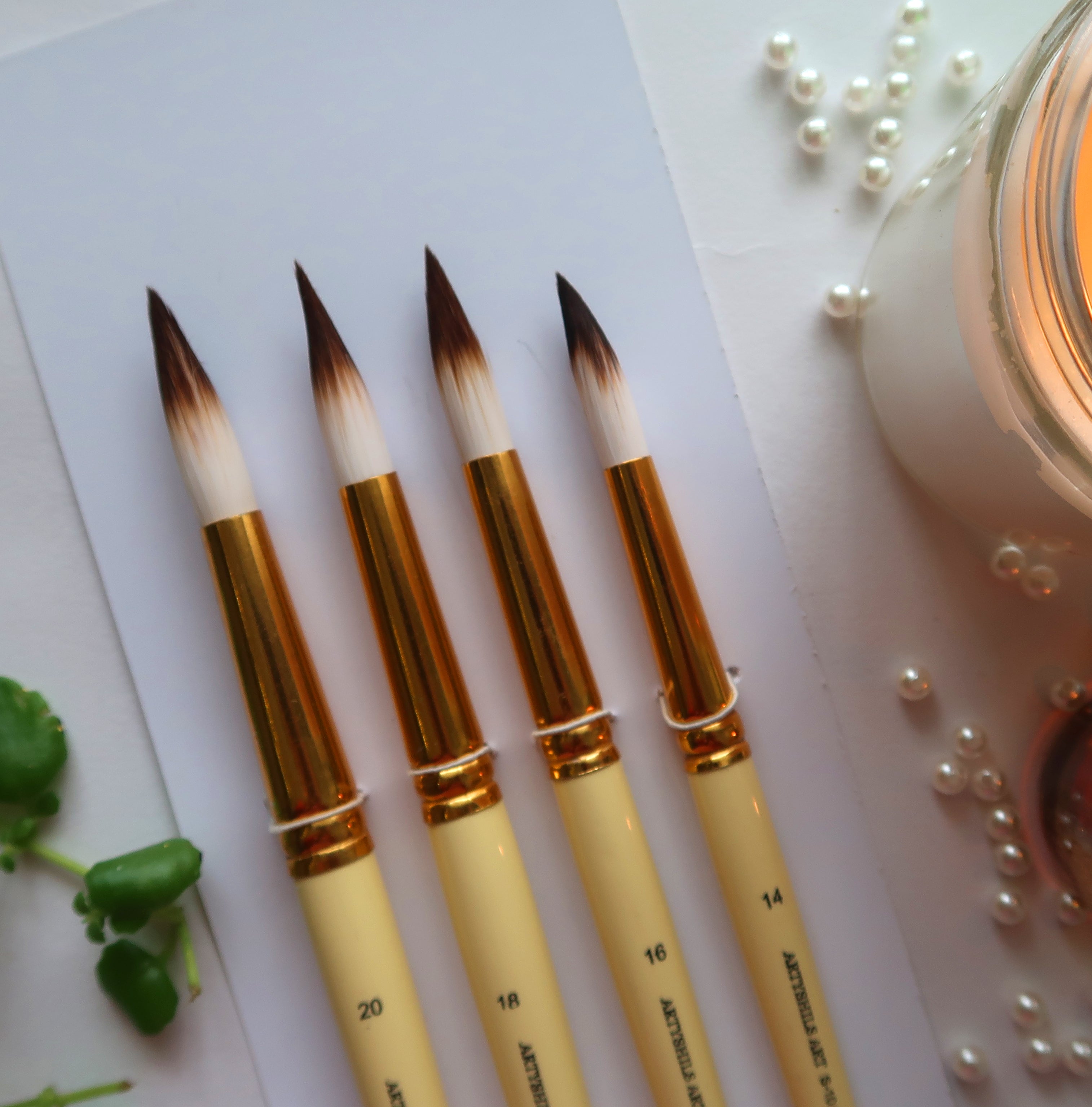 * VERSION 4 * Round PLUS SIZE synthetic hair brushes for painting